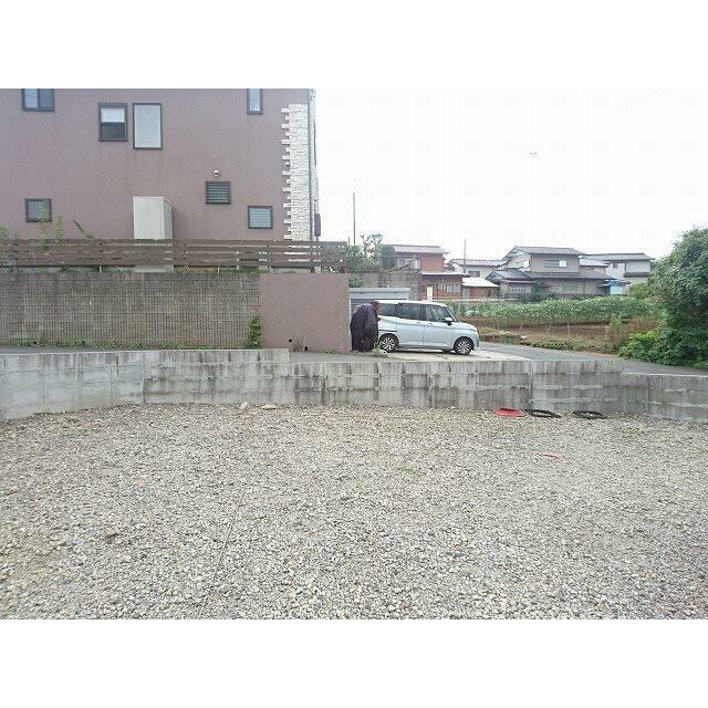 駐車場１台無料で付いてます♪（敷地外近隣）