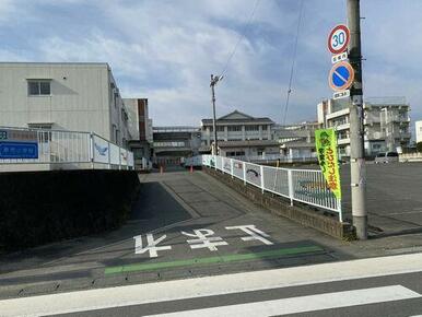 安中市立原市小学校まで３５０ｍ（徒歩５分）。