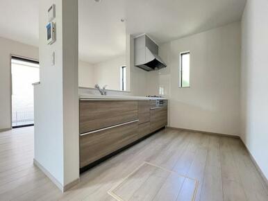 リビングの様子を見ながら家事ができるので小さなお子さまがいるご家庭も安心です＾＾