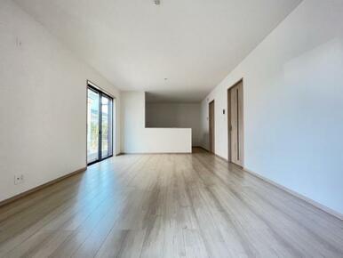 ゆとりある広さと明るさでホッとくつろげるスペースになっています！