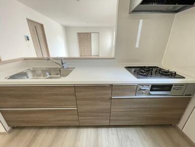 空間を隔てないカウンターキッチンはリビングにいる家族と会話がしやすい仕様＾＾