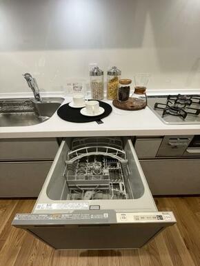 家事効率のあがる食洗機付。使わない方も食器を乾かす場所としての利用もおすすめ。
