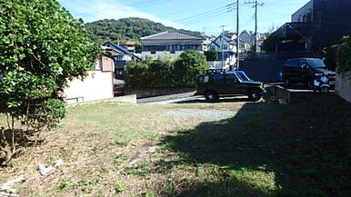 南西側からの敷地全景