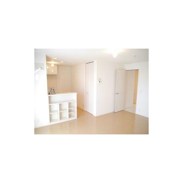 広々としたリビングルーム