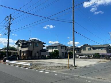 道路幅員６ｍでミニバンの駐車が楽々♪