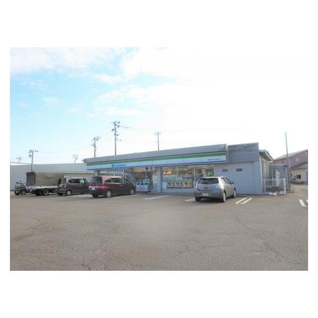 ファミリーマート鶴岡スタジアム前店まで徒歩約８分