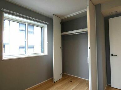 南洋室はハンガーパイプ・枕棚のあるクローゼット付き♪