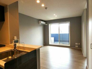 キッチンからのリビング