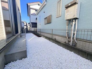 小さいお庭があります