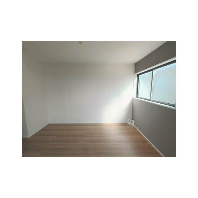 広い主寝室はベッドなどの大型の家具を設置しても圧迫感がなく自由度の高いコーディネートが可能です。