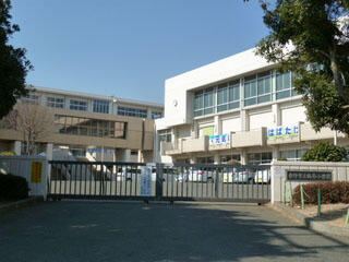 秦野市立鶴巻小学校