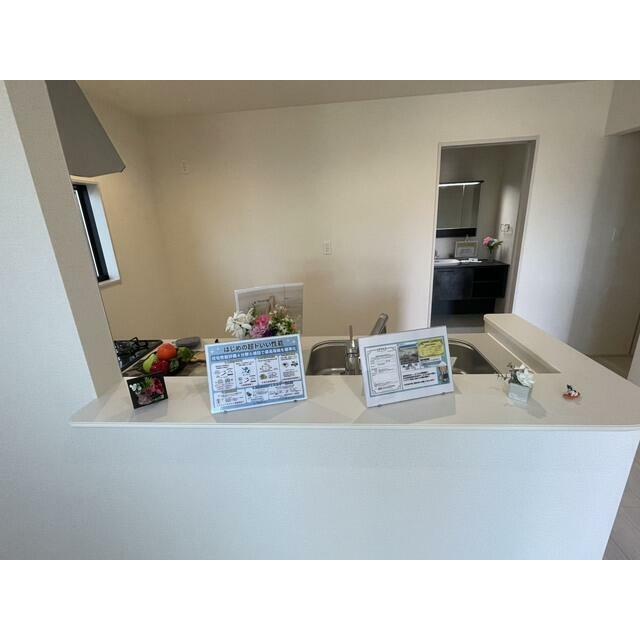 家具の配置で個性が光るリビング（1号棟）