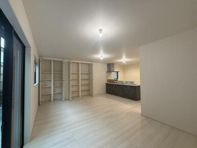 リラックスできる場所だからリビングは家具＆レイアウトにこだわりたい！（1号棟）