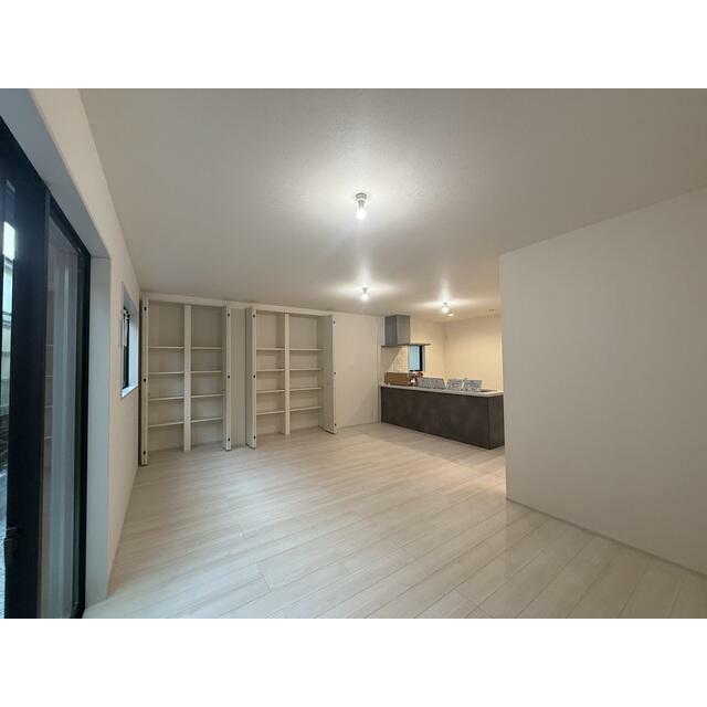 リラックスできる場所だからリビングは家具＆レイアウトにこだわりたい！（1号棟）