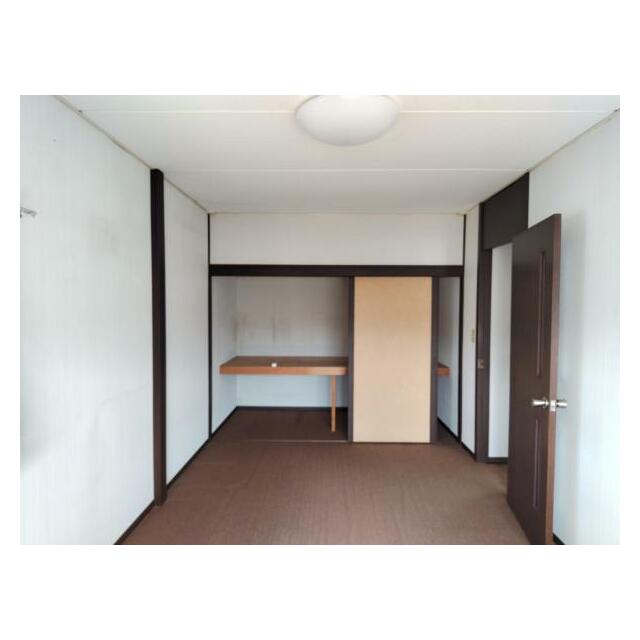 二階洋室（8.2帖）北に向かって撮影。
