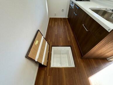 キッチンには床下収納付