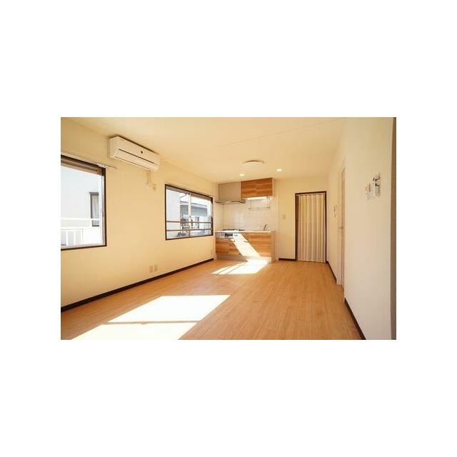 リノベーション工事（間取り変更）を終え２ＬＤＫに生まれ変わりました。ＬＤＫはドーンと大きな１間空間…