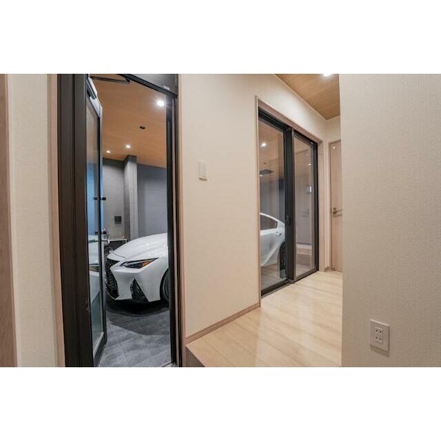 お部屋からガレージへの動線もスムーズです