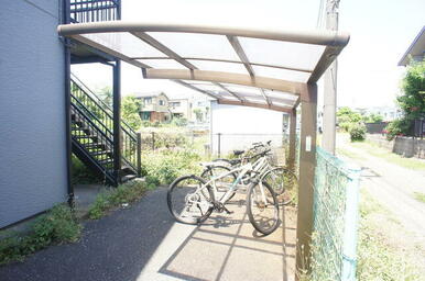 雨の日でも安心して止められる屋根付駐輪場☆