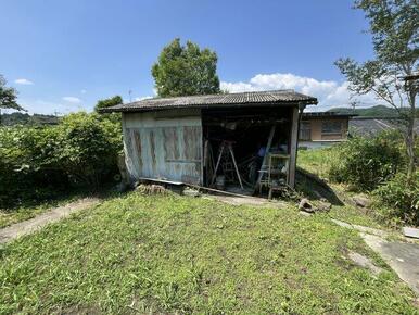 収納小屋もございます。
