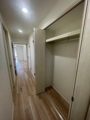 「廊下」利便性の高いクローゼット付きです。