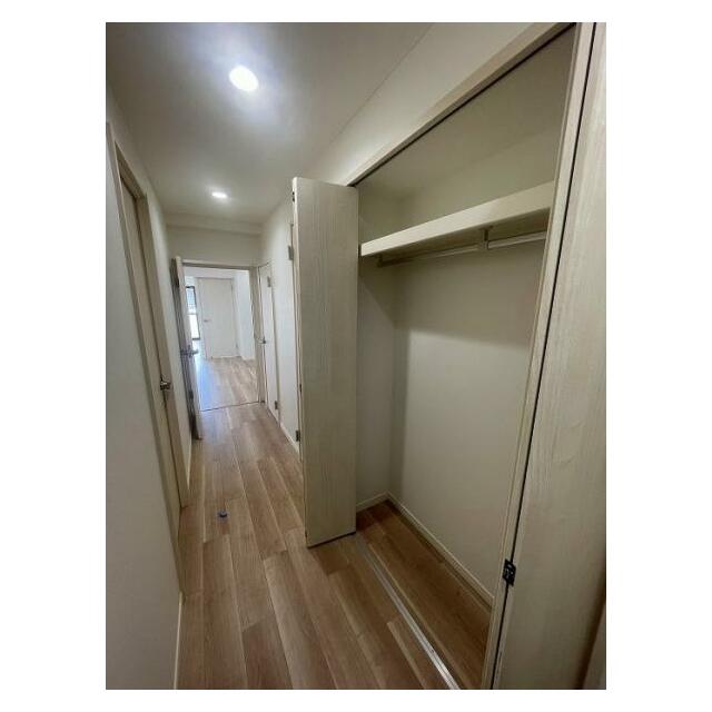 「廊下」利便性の高いクローゼット付きです。