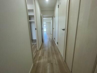 「廊下」広々とした廊下です。