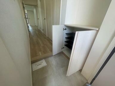 「玄関」シューズクローゼット付きです。