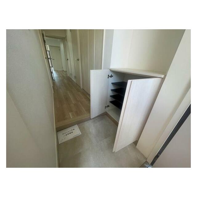 「玄関」シューズクローゼット付きです。