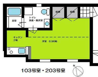 居室は天井が高く、とても広く感じます。エアコンの循環のためシーリングファンがついてます