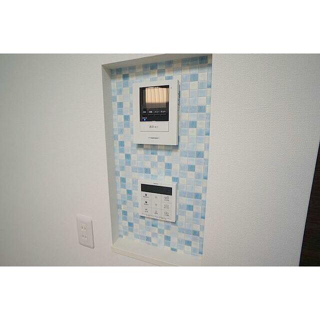 モニター付きインターホンを設置しております。