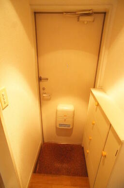 玄関には下駄箱があるので、いつでもスッキリ片付きます！