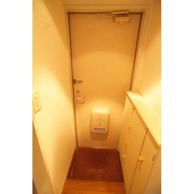 玄関には下駄箱があるので、いつでもスッキリ片付きます！