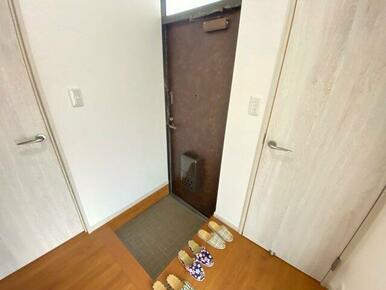 落ち着いた玄関です