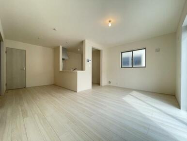 ゆとりある広さと明るさでホッとくつろげるスペースになっています！