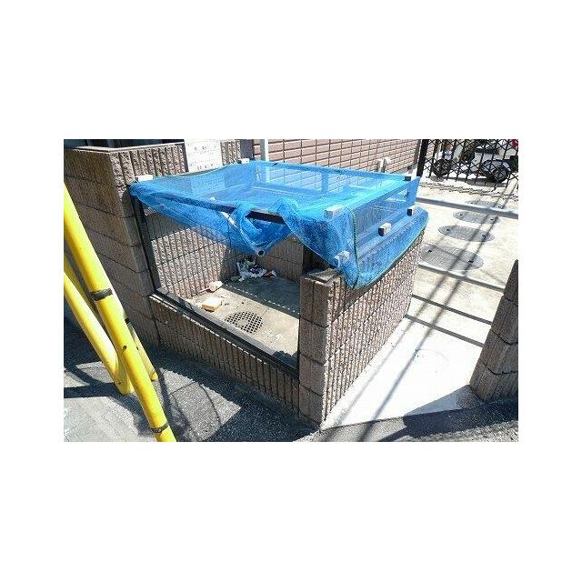 １階エントランス前にある専用ゴミ置き場です。