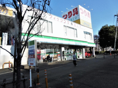 ファミリーマート横浜本牧店