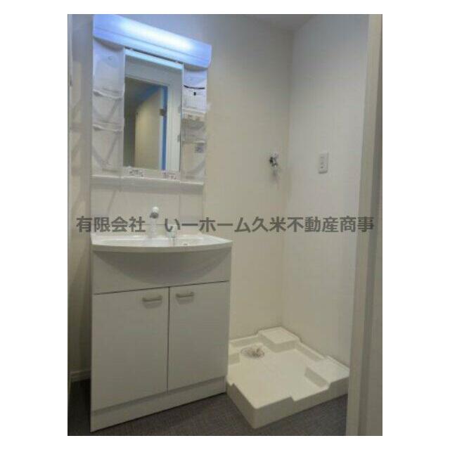 ゆったりとスペースのある洗面所