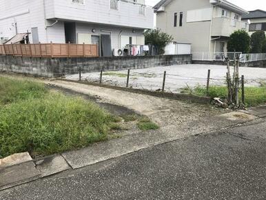 物件西側隣接道路