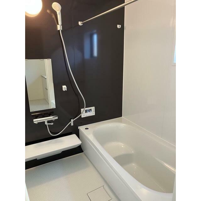 朝風呂、シャワー、夜のバスタイムと使い方は自在（1号棟）