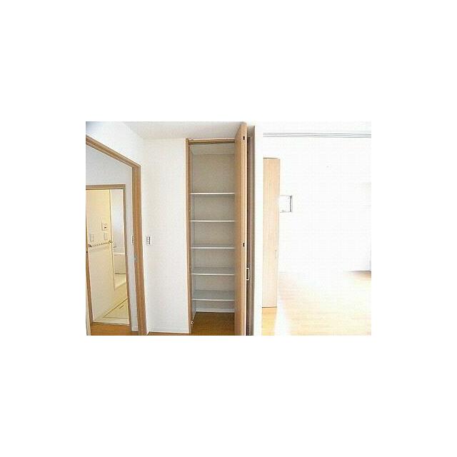 ＬＤＫには細かい収納が備え付け