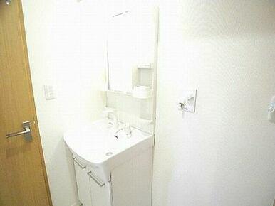 収納スペース付きの洗面化粧台