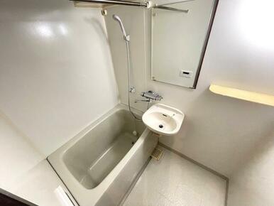 ゆったりとした浴室