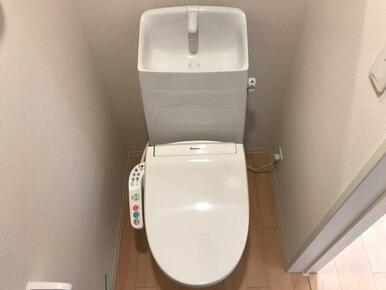 ウォシュレットトイレ付。