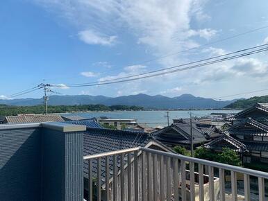 忙しくても一日に一度は外の眺めを見ながらリラックスタイムを（1号棟）