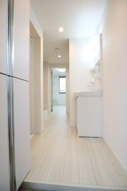 玄関 ※同物件・同仕様画像