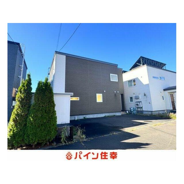 並列で車３台駐車可能です。