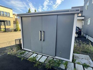 自転車も入る大型物置つき。