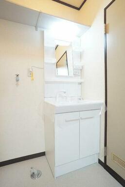 洗面化粧台がございます