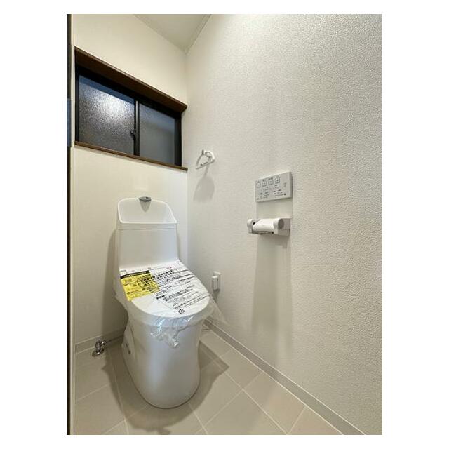 トイレ新品交換しております